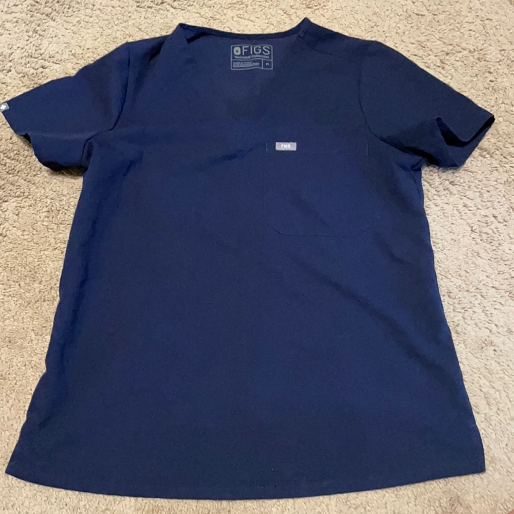 Women’s medium figs scrub top, one pocket